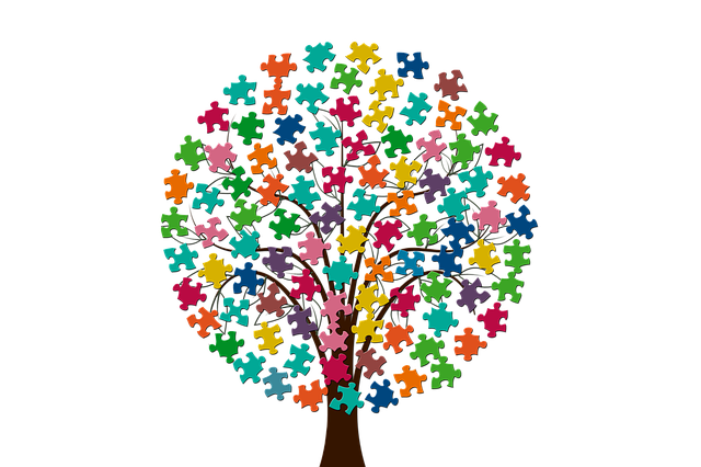 arbre dont les feuilles sont représentées sous forme de pièces de puzzle coloriées