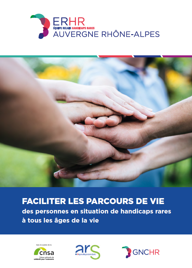 1ère page de la plaquette avec en son centre une photo de 6 pages superposées les unes sur les autres